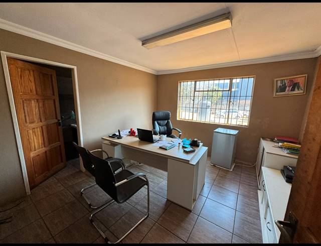 250M² WAREHOUSE TO LET IN CHLOORKOP